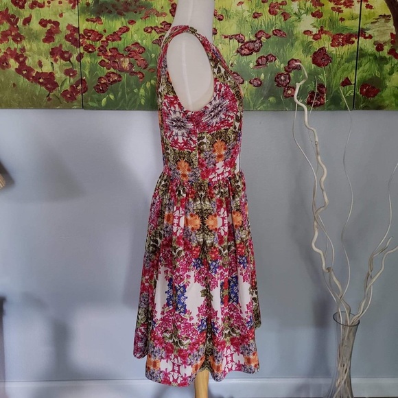 Gorgeous dress - Picture 5 of 13